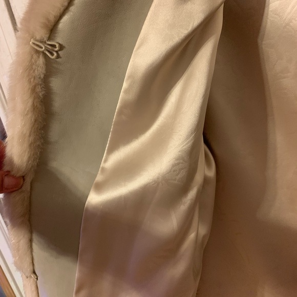 COPY - Stunning Vintage ILGWV Fur Coat/Jacket - Picture 6 of 14